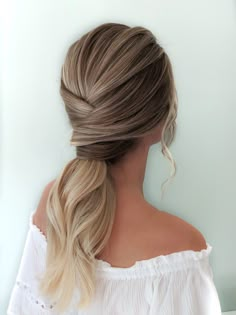 Short Hair Bobs, Ponytail Bridal Hair, Hairstyles For Moms, Modern Bridal Hairstyles, Hair Bobs, Half Up Curls, Guest Hair, Wedding Hair Inspiration