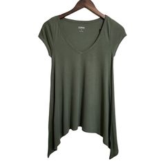 Nwt Express Asymmetrical Short Sleeved Top Sage Green Women's Size Xs Flat Lay Measurements (Approx) Pit To Pit 14.5" Length(From Shoulder To Hem)26" Length At Longest Point 32" Condition: New With Tags A4461 Box U2 Other Listings J.Crew Abercrombie And Fitch Nike Levi's Columbia Lee Victoria's Secret Wrangler Talbots Skechers Adidas Chico's Fila Vince Camuto Old Navy Athleta Eddie Bauer Madewell Ralph Lauren Polo Ann Taylor Loft Disney Free People Tailorbyrd Puma Gloria Vanderbilt Dialogue Demo Trendy Summer Tops With High-low Hem, Trendy High-low Hem Tops For Summer, Spring Casual High-low Hem Tops, Summer Layering Tops With High-low Hem, Casual High-low Hem Top For Layering, Casual Green Tops With Asymmetrical Hem, Disney Free, Business Casual Top, Batwing Top