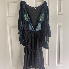 Condition: Excellent; New With Tags Size: M Style: This Can Be Worn As A Beach Cover Up Or Everyday Dress Details: Floral Embroidery; Arms Have Slits Up The Side With A Very Flowing Feel, Tassel Belt Included For Adjustment If Needed. Smoke Free Home Offer Same Day Shipping Feel Free To Reach Each For Any Additional Questions! Black V-neck Boho Dress For Spring, Black Bohemian V-neck Dress, Black Long Sleeve Boho Dress For Summer, Long Sleeve Floral Embroidery Dress For Beach Cover-up, Long Sleeve Dresses With Floral Embroidery For Beach, Black V-neck Boho Dress For Summer, Black Mini Dress With V-neck For Festival, Black V-neck Mini Dress For Festival, Black Flowy Boho Dress For Festival