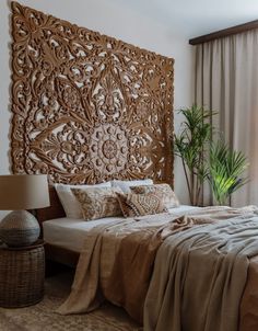 This is what makes it a popular choice for designers. Moroccan themed bedrooms look gorgeous and very comfortable. Be as creative as possible with these Moroccan bedroom ideas below! Dekorasi Maroko, Kitchen Upcycled, Upcycled Kitchen, Drawing Room Decor, Build Furniture, Cabinets Diy, Themed Bedroom