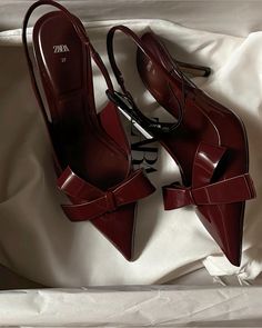 Pilates Food, Elegant Shoes Heels, Work Aesthetic, Girl Therapy, Personal Investigation, Food Motivation, Fancy Heels