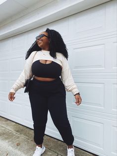 Black Sweatpants Outfit Plus Size, Cute Sweatpants Outfit Plus Size, Mid Size Sporty Outfits, Bra And Sweatpants Outfit, Sporty Outfits For Women Plus Size, Curvy Sporty Outfit, Athleisure Plus Size Outfits, Sports Bra And Sweatpants, Sporty Outfits Plus Size