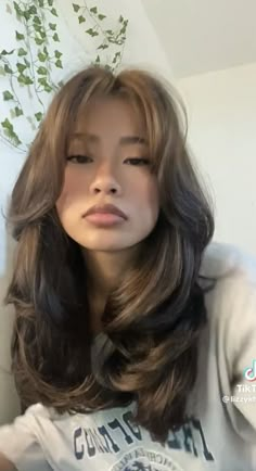 Cosmic Haircut, Hair Cut For Square Shape Girl, Women Haircut With Curtain Bangs, Cute Layers Haircuts, Haircuts For Long Hair Square Face, Hair Inspo For Fine Hair, Hair Inspo Cut For Round Face, Haircuts With Light Bangs, Butterfly Cut Face Framing Layers