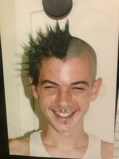 Weird Hairstyles, Fail Pictures, Bad Haircut, Spiked Hair, Photographie Portrait Inspiration, Punk Hair, Estilo Punk, Hair Reference, Crazy Hair