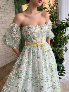 Extra Heels, Teuta Matoshi, Tulle Applique, Sweetheart Neck Dresses, Embroidery Tulle, Special Occasion Gowns, Tulle Balls, Floral Prom Dresses, Green Embroidery