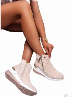 Winter Thick-soled Round-toe Short Boots with Inner Plush Lining Clear Winter, Zipper Heels, Outdoor Wear, Platform Sneakers, Short Jumpsuit, Short Boots, Olivia Mark, Pregnant Women, Platform Sandals