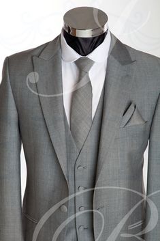 Not saying that I want you to have this, I just thought it was cool! #weddingsuits Italian Mens Fashion, Terno Slim, Slim Fit Tuxedo, Suits Men, Grey Suit, Grey Tie, Groomsmen Attire