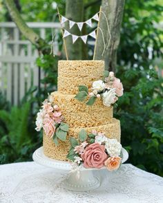 More photos @addictedtochina Rice Krispie Treat Wedding Cake, Wedding Rice Krispies, Rice Krispie Wedding Cake, Rice Crispy Wedding Cake, Wedding Rice Krispie Treats, Cereal Party, Rice Crispy Cake, Spicy Treats, Wedding Rice