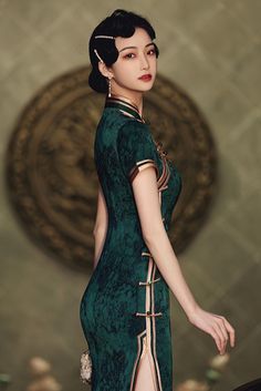 A stunning green and gold qipao dress in vintage style. The gold piping of the Chinese dress decorates the sleeves, mandarin collar, the closure, and the hem of the qipao. This vintage edging creates a contrast with the green color of the qipao dress and adds more visual interest. Green Elegant Cheongsam With Stand Collar, Elegant Green Cheongsam With Stand Collar, Elegant Green Dress With Stand Collar, Elegant Fitted Gold Ao Dai, Elegant Gold Fitted Ao Dai, Elegant Gold Ao Dai, Cheongsam Modern, China Street Fashion, Vietnam Dress