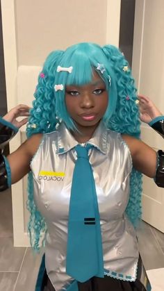 Black Miku Hatsune, Black Hatsune Miku Cosplay, Rin Kagamine Cosplay Makeup, Black Miku Cosplay, Miku Cosplay Outfits, Cosplay Ideas Black Hair, Black Cosplay Women, Cosplay Ideas Black Women, Black Hatsune Miku