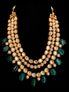 Trinity Multi-layered Necklace With Emeralds & Kundan - bAnuDesigns Kundan Jewellery Necklaces, Statment Necklace, Kundan Polki Necklace, Kundan Jewellery Set, Choker Necklace Designs, Sabyasachi Jewellery, Multi Layer Necklace, Handmade Beaded Necklaces, Diamond Jewelry Designs