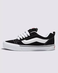 Vans Store, Dramatic Style, Beach Sunglasses, 90s Style, Boot Accessories, Slides Shoes, Mens Vans, Pretty Shoes, Old Skool