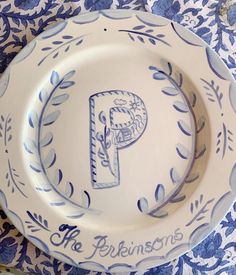 a blue and white plate with the letter p on it