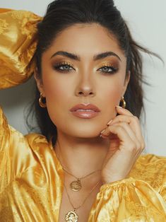 Makeup With Yellow Dress, Prom Eyes, Yellow Eye Makeup, Yellow Wedding Dress, Natural Prom Makeup, Yellow Makeup, Yellow Eyeshadow, Cute Eyeshadow Looks