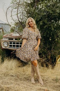 Effortlessly transition into the fall season with The Ru western dress! Featuring a beautiful golden ember color and delicate floral print, this dress boasts a sweetheart neckline and short balloon sleeves for a touch of femininity. Complete with practical pockets and a flattering midi length, this dress is perfect for any occasion. Codi is wearing size small paired with the Ariat Casanova Boots Western Fall Dresses, Cute Plus Size Fall Outfits, Country Western Dresses, Plus Size Boots, Dresses With Cowboy Boots, Western Dresses For Women, Fall Floral Dress, Western Dress, Curvy Dress