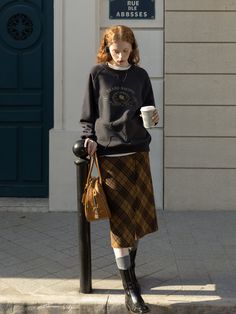 A wool skirt with a tartan check pattern that will make you look like an elegant and classy British lady. Made of thick wool, it has a pocket on the front and is decorated with gold-colored buttons. This item is easy to match with casual tops. 
 
 
 Size 
 
 
 XS size 
 
 Total length: 73cm 
 Waist: 60cm 
 Hip: 85cm 
 
 S size 
 
 Total length: 74cm 
 Waist: 64cm 
 Hip: 89cm 
 
 M size 
 
 Total length: 75cm 
 Waist: 68cm 
 Hip: 93cm 
 
 L size 
 
 Total length: 76cm 
 Waist: 72cm 
 Hip: 97cm Midi Skirt Plaid, Ireland Fashion Aesthetic, Check Maxi Skirt, Tartan Top Outfit, Tartan Check Pattern, Funky Preppy Style, Check Skirt Outfit Winter, Brown Checkered Skirt Outfit, Wool Midi Skirt Outfit