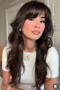 Bangstyle Hair Long Big Forehead, Long Black Hair Styles Hairdos, Womens Medium Length Haircut With Bangs, Long Hair With Front Bangs, Haircuts For Wide Forehead, Bangs On Women, Haircut Styles Long Hair, Front Bang Hairstyles, 60s Blowout Hair