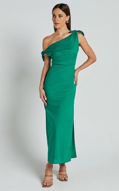 Show off your effortlessly chic style in the Cincinnati Midi Dress. This stunning off-the-shoulder dress features a side split and is made from a comfortable linen fabric, perfect for those warm summer days. The green color adds a pop of freshness to any outfit, while the fit and flare silhouette flatters all body types. Whether you're heading to brunch or enjoying a day out with friends, this sleeveless midi dress is the perfect choice for an easy and stylish look. Embrace your individuality an Red Sequin Dress, Basic Black Dress, Neon Outfits, Bachelorette Dress, Spring Maxi Dress, Feel Empowered, Fit And Flare Silhouette, Column Dress, Long Sleeve Knit Dress