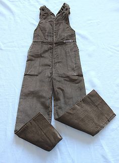 "FRENCH VINTAGE 70's, very nice winter dungarees, brown corduroy fabric ( 85 % cotton ), zip fastener on the front, breast pockets, elasticated in the back. Brand \" Pioupy \" Total length \"  / Width ( underarms ) \" Size 6 years  Vintage condition level 5, new old stock ( washed once ) We assess the condition of our vintage items on a scale from 0 to 5. Level 5 corresponds to an almost new vintage condition. Any defects are systematically reported. Even though in very good condition, vintage i Brown Cotton Overalls, Brown Cotton Overalls With Pockets, Vintage Brown Cotton Overalls, Brown Corduroy Overalls With Pockets, Corduroy Dungarees, Vintage Kids Clothes, Vintage 1950s Dresses, Dungarees, New Vintage