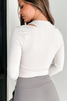 87% NYLON, 13% SPANDEX Brand: Le Lis Model Wearing Size Small Color: Light Stone Double-Layered Design (Layers Are Attached) Base Layer: High-Neck Crop Tank Top Layer: Long Sleeve Cross-Over Top Fitted Silhouette Cropped Length Top Has Stretch 18" Armpit To Sleeve End 9" Armpit To Hemline For Model Size Specs Please Check Size Charts Launched: 12/6/23 Spring Fitted Yoga Tops, Versatile Yoga Tops For Spring, Versatile Spring Yoga Tops, Athleisure V-neck Tops For Fall, Fall V-neck Athleisure Tops, High Stretch V-neck Workout Tops, Chic Stretch Tops For Yoga, Stretch V-neck Top For Yoga, Casual Beige Workout Tops