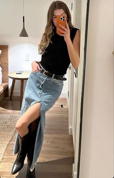 Tailored Vest With Jeans, Denim Skirt Fall Outfits, Fall Denim Skirt Outfits, Denim Skirt Outfit Fall, Hair Stylist Outfit, Outfit Denim Skirt, Outfit Ideas Autumn, Casual Outfits Fashion, Outfit Denim