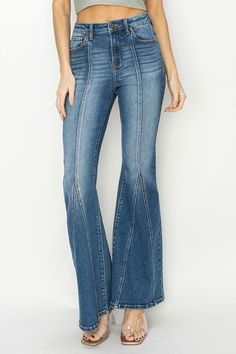 HIGH RISE FRONT SEAM DETAILED FLARE JEANS- Rise: 10 1/2" | Inseam: 33" in size S- Model info: Height 5'10" | Waist 24" | Hips 36"74% COTTON, 24% POLYESTER, 2% SPANDEX Outfits Jeans, Outfit Jeans, Versatile Outfits, Leg Design, Outfit Casual, Basic Style, Retro Inspired, Jeans Style, Western Fashion