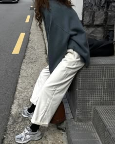 Sweatshirt With Trousers Outfit, Sand Jacket Outfit, New Balance 990 V3 Outfit, 990 Outfit, Winter Trends, How To Pose, Autumn Outfit, Mode Inspiration