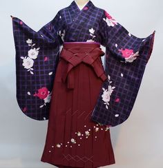 Purple grid & floral/burgundy Japanese Kimono set that includes everything you need.  From Kimono robe to hakama pant to obi belt and sashes...we've got you covered! This kimono set would be a perfect for your Graduation ceremony, any events, party, wedding, ect... Item: Furisode Kimono & Hakama , Obi, Jyuban set frn161 Size: US Free size / Kimono Weidth 26.7inch (68cm), Length 43inch (110cm) Hakama : Please pick your size, M: 35.8inch (91cm) length: suitable height 60inch-62.9inch (153cm -160cm Japanese Kimono Fashion Modern, Hakama Women, Kimonos Outfits, Kimono Hakama, Simple Kimono, Purple Grid, Kimono Styling, Purple Kimono, Hakama Pants