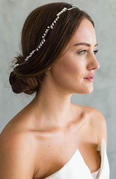 Brides & Hairpins India Halo & Sash Short Punk Hair, Wedding Hair Colors, Bride Hair Pins, Side Braid Hairstyles, Punk Hair, Short Wedding Hair, Halo Style, Bridal Look, Wedding Hairstyles For Long Hair