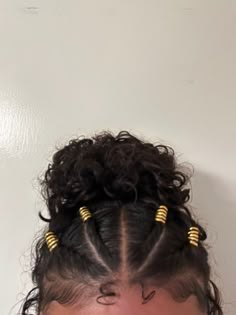 Hair Rings Hairstyles Curly, Curly Mixed Hairstyles, Hairstyles With Hair Rings, Cosmo Hair, Summer Braids, Golden Rings, Fall Hairstyles