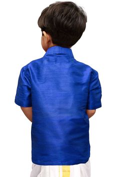 VASTRAMAY Boys Royal Blue Opaque Ethnic Shirt Experience style and comfort with the VASTRAMAY Boys Royal Blue Opaque Ethnic Shirt. Made with premium fabric, this shirt is perfect for any occasion. Key Features: Rich royal blue color Ethnic design Comfortable fit Specifications: Material: High-quality fabric Size: Available in various sizes Style: Ethnic Material & Care: This shirt is made from durable fabric that is easy to maintain. Machine wash in cold water and tumble dry on low heat for best Casual Blue Kurta For Diwali, Long Sleeve Blue Tops For Eid, Blue Festive Tops For Festivals, Festive Blue Tops For Festivals, Traditional Blue Short Sleeve Set, Traditional Blue Short Sleeve Blouse, Casual Short Sleeve Kurta For Festive Occasions, Traditional Short Sleeve Tops For Eid, Short Sleeve Tops For Eid Festivities