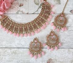 Beautiful antique gold & mint Indian Bollywood necklace jewellery set with tikka headpiece & earrings.  Gold base with antique gold stones & baby pink beads.  Earring drop is: 7.5 cm Baby Pink Jewellery, Pink Indian Jewelry, Tikka Headpiece, Bollywood Necklace, Punjabi Jewellery, Summer Court, Punjabi Jewelry, Pink Antique, Blue Wedding Jewelry