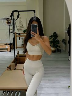 Pilates Girl, Gym Video, Glow Up, Pilates Barre, Gym Fits, Workout Fits, Mama Style, Healthy Girl, Healthy Lifestyle Inspiration