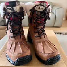 Nib Ugg Adirondack Ii Plaid Waterproof Boots Us6(Eu37) 100% Authentic Item No. 1016596 Color: Brown Size: Us6(Eu38, Jp23) Descirption: Embrace The Chill! The Ugg Adirondack Boot Ii Gives New Life To Your Everyday Look With Its Sleek Style And Cozy Wear. - Waterproof Leather And Suede Combo Uppers With A Round And Reinforced Toe. - Event Membrane Treated Uppers Provide Unparalleled Breathability And Wind Resistance While Keeping Your Feet Completely Dry. - The Collar Can Be Folded Or Extended For Outdoor Waterproof Boots With Branded Insole, Winter Hiking Boots With Branded Insole For Outdoor, Winter Outdoor Waterproof Boots With Branded Insole, Winter Waterproof Lace-up Boots With Branded Insole, Winter Lace-up Waterproof Boots With Branded Insole, Adirondack Ugg Boots, Heavy Duty Boots, Ugg Adirondack, Cozy Wear