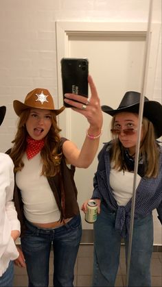 Cowgirl Style Costume, Cowgirl Halloween Costume Ideas, Western Party Outfit Ideas, Cowboy Inspo Outfit, Wild West Outfits Spirit Week, Cowgirl Cowboy Costume, Cowgirl Outfit Ideas For Women, Wild West Halloween Costumes, Wild West Spirit Week Outfit