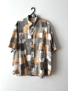 Vintage Mens Short Sleeve Shirt Grandpa Vacation Shirt Bohemian Summer Singlet Button Up Hipster Shirt Size Plus Extra Large Patterned Shirt Label size: XL 43/44 Measurements: (lying flat) Length - 32"/ 81.5 cm Shoulders: 21"/ 53.3 cm Pit to pit: 25.5"/ 64.7 cm Waist: 26"/ 66 cm Sleeve: 12"/ 30.5 cm Collar: 17.5"/ 44.5 cm Please check measurements to insure a proper fit. Remember to allow yourself some extra room for movement. You can compare these with something from your closet that fits you w Bohemian Short Sleeve Shirt, Shirt Label, Hipster Shirts, Bohemian Summer, Patterned Shirt, Mens Short Sleeve Shirt, Extra Room, Vacation Shirts, Men Short Sleeve