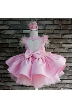 Our pink tutu dress with heart detail on the back will suit your princesses very well..They will look like a princess on their birthday, 1st birthday parties and weddings..This dress, which I prepared using feathers on the arms and waist, also has floral details.. The dress includes a clasp. This dress is handmade and we use high quality material and fabric for each dress. Your little princesses will dazzle with this dress. Perfect for birthdays, photo shoots or parties. We produce custom dresse View Flower, Outfit Photoshoot, Birthday Tutu Dress, Pink Tutu Dress, Mother Daughter Dresses Matching, Dress Birthday, Pink Tutu, Mermaid Costume, Birthday Tutu