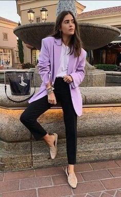 Mode Pastel, Lilac Blazer, Blazer Outfits Casual, Purple Blazer, Look Jean, Blazer Outfits For Women, Woman Outfit