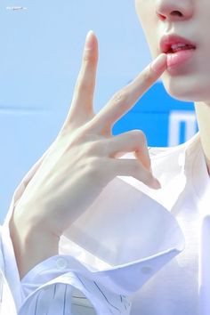 Kim Wooseok, Hand Pictures, Human Poses Reference, Pretty Hands, Human Poses, Body Reference