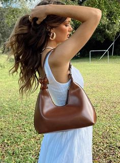 Reeves Bag Brown Brown Leather Bag Outfit, 60s Accessories, Purse Outfit, Outfit Upgrade, Brown Handbag, Brown Bag, Brown Leather Bag, Brown Bags, D 2