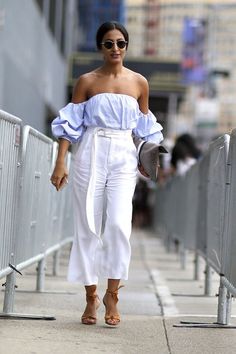 Estos Looks Con Pantalones Blancos Anchos Definitivamente Te Inspirarán – Cut  Paste – Blog de Moda White Culottes Outfit, Total White Outfit, 2016 Style, Cozy Things, Street Style Fall Outfits, Vacation Mood, Fashion Week 2015, Cute Spring Outfits, Streetstyle Fashion