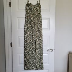 Dreamy Reformation Maxi Dress Made From A Thick And Luxurious Linen Fabric In A Gorgeous, Dark Green Floral Print! Features A Fully Constructed And Fitted Bodice, Adjustable Spaghetti Straps, And A Relaxed Full Skirt With A Back Slit. The Cut Of This Dress Is So Flattering And Whimsical At The Same Time! Great For An Outdoor Summer Wedding Or A Cottagecore Girl Picnic Moment 100% Linen Approx. Measurements: Bust: 13.5" Waist: 12.0" Length (Waist-To-Hem): 43.0" Brand New Without Tags -- Only Worn Girl Picnic, Cottagecore Girl, Outdoor Summer Wedding, Linen Wrap Dress, Sweater Maxi Dress, Summer Wedding Outdoor, Reformation Dress, Green Floral Print, Lace Slip Dress