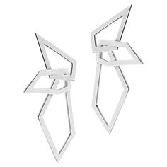 Modern edge. This pair of earrings features a multi-geometric design made of sterling silver, interlocking shapes. The perfect statement earring for the holidays. Interlocking Shapes, Heart Shaped Diamond Necklace, Acute Angle, Minimalistic Jewelry, Roller Chain, Nyc Design, Jewelry Simple, Link Earrings, Statement Earring