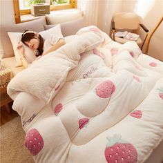 Winter Thick Quilt Dormitory Single Warm Lamb Velvet Double Quilt Core - Wnkrs Thick Quilt, Strawberry Love, Winter Quilt, Childrens Quilts, Double Duvet, Heart Red, Winter Quilts, Five Pointed Star, Persian Cat