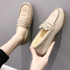 Flats Type: LoafersOrigin: CN(Origin)Upper Material: Cotton FabricOutsole Material: RubberClosure Type: Slip-OnFit: Fits true to size, take your normal sizeOccasion: CasualInsole Material: PUFashion Element: SewingSeason: Spring/AutumnPattern Type: SolidDepartment Name: AdultModel Number: HFD4673Lining Material: PlushToe Shape: Round ToeItem Type: Flats Casual Winter Moccasins With Rubber Sole, Winter Moccasins With Round Toe, Winter Loafers With Rubber Sole And Round Toe, Winter Suede Moccasins With Round Toe, Casual Winter Suede Moccasins, Casual Suede Moccasins For Winter, Casual Winter Slip-on Moccasins, Comfortable Flat Loafers, Moccasins Women