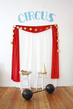 Carnival Theme Booth Ideas, Circus Auction Theme, Indoor Circus Birthday Party, Circus Party Activities, Circus Party Printables, Two Ring Circus Birthday, 3 Ring Circus 3rd Birthday Party, Diy Carnival Photo Booth, 3 Ring Circus Birthday Party