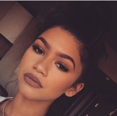 Makeup Zendaya Makeup, Back To School Makeup, Eyebrows On Fleek, Fall Makeup Looks, School Makeup, Makeup On Fleek, Beauty School, Baddie Makeup, Fall Makeup