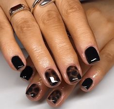 Black Nails Dark Shirt Nails, Short Nails Ideas Fall Winter, Short Square Acrylic Nails One Color, Late Winter Nails 2024, Black Nails Asthetics, Short Gel Nails Dark, Short Gel Winter Nails, Fall Nail 2024 Trends, Short Square Nail Designs Trending Now