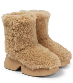 Loewe Boots, Alpine Chalet, Fur Snow Boots, Fresh Shoes, Shearling Boots, Cute Heels, Shoe Boutique, Mood Board Fashion