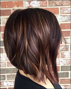 Caramel Highlights for Black Hair: 30+ Gorgeous Hairstyles for 2023 18 Obličejové Masky, New Short Hairstyles, Caramel Highlights, Red Highlights, Haircuts Short, Penteado Cabelo Curto, Pixie Haircuts, Brown Hair With Highlights, Short Hair Haircuts